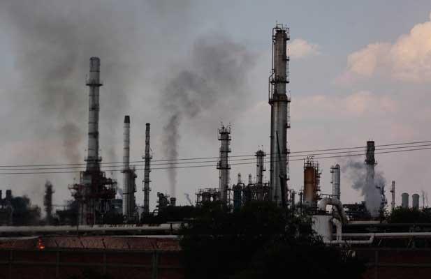 Controlan incendio en refinería de Pemex, en Tamaulipas