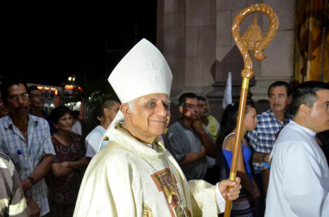 Gobierno agrede a quienes se defienden de los criminales: Obispo de Apatzingán (carta)