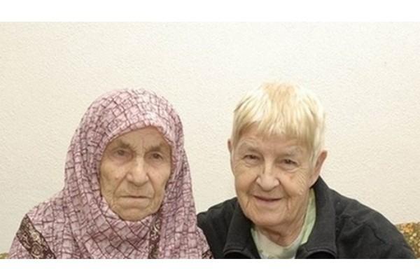 Hermanas se reencuentran tras 72 años gracias a Facebook