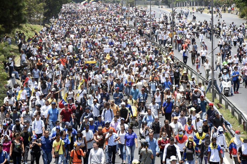 ¿Hacia dónde va Venezuela?: 4 posibles escenarios que pueden derivar de la ola de protestas