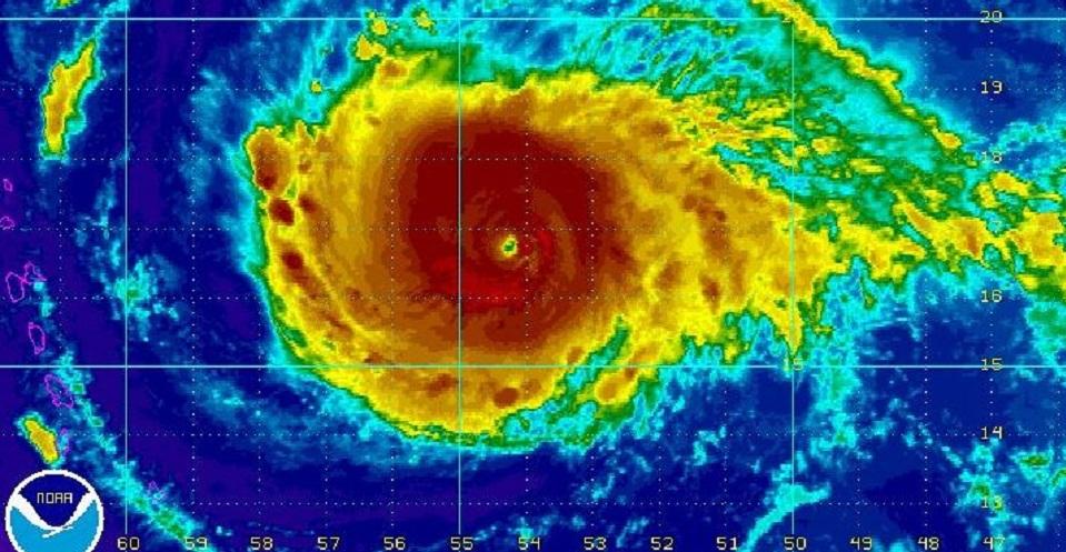 El huracán Irma se fortalece a categoría 5 rumbo al Caribe y se vuelve extremadamente peligroso