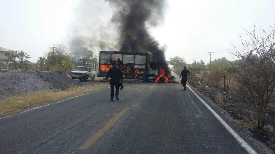 Dos días de violencia en Michoacán dejan saldo de 22 detenidos, 29 autos incendiados y bloqueos