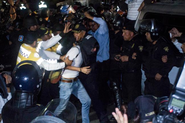 Comité Cerezo México documenta 427 detenciones en marchas realizadas en el DF