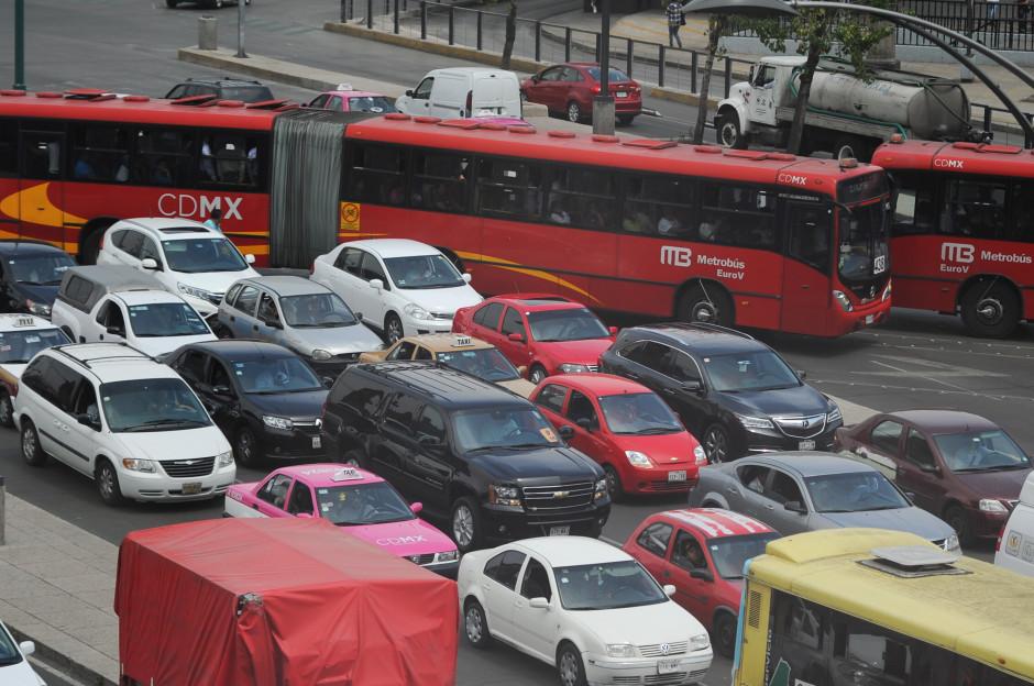 Mancera pide a Peña 5 mmdp para el transporte público de la CDMX; dice que es urgente