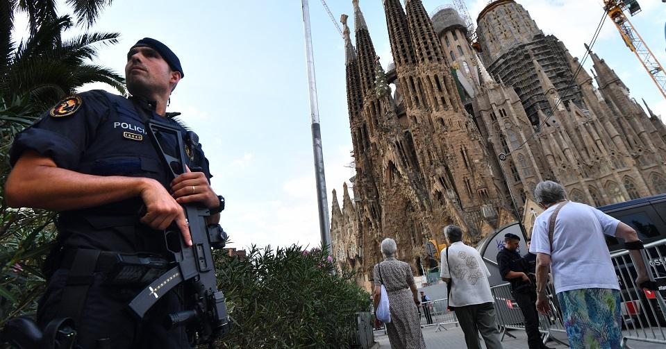 Autoridades confirman que un niño británico de 7 años murió por el atentado en Barcelona