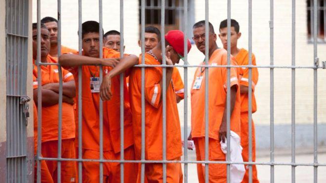 ¿Cómo va a lidiar México con los 50 mil prisioneros que serán excarcelados?