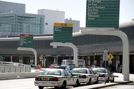 Incendio en aeropuerto de Miami causa retraso de vuelos