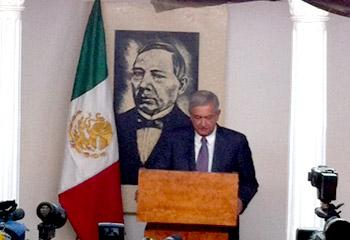 Sólo hay 2 proyectos, el mío y el de la pobreza, inseguridad y violencia: AMLO