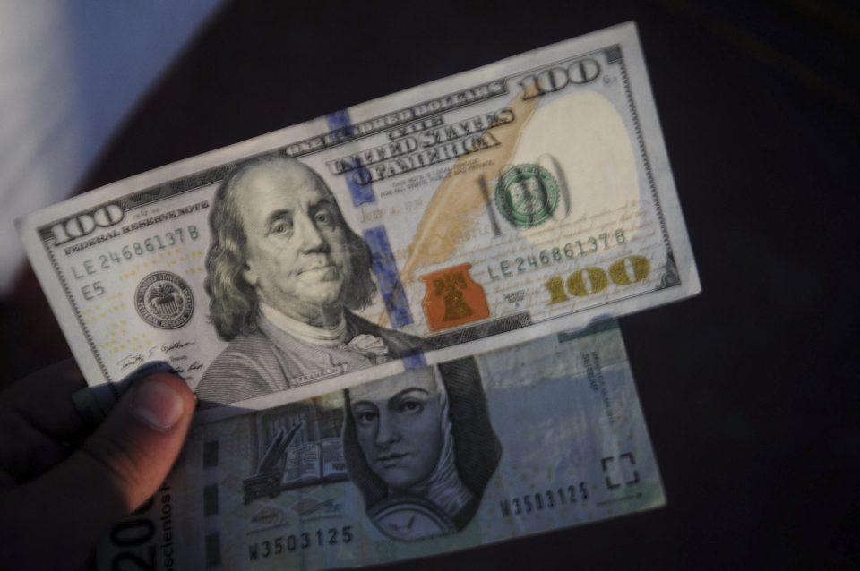 El dólar rebasa los 19 pesos; podría subir a más de $20 si Trump es candidato, dicen analistas