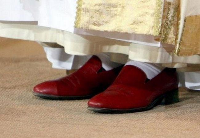 ¿Quién es el mexicano que está detrás de los zapatos de Benedicto XVI?