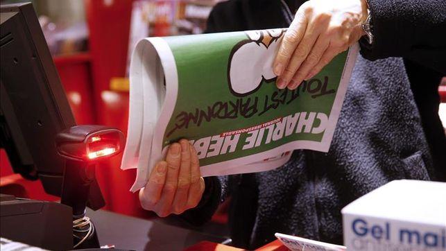 ‘Charlie Hebdo’ amplía a 5 millones su tirada tras agotarse en los quioscos