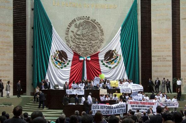Fractura en el PRD por toma de tribuna