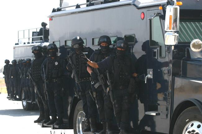 Detienen a policías federales por disparar contra municipales en Juárez