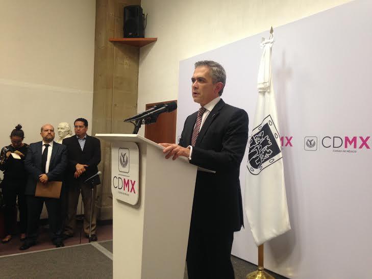 Mancera pide renuncia a todo su gabinete para “evaluarlo”