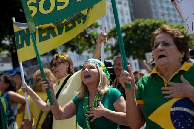 Miles marchan en Brasil; exigen la renuncia de la presidenta Dilma Rousseff