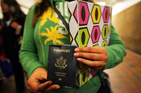 Estadounidenses en el extranjero renuncian a su nacionalidad para evitar impuestos