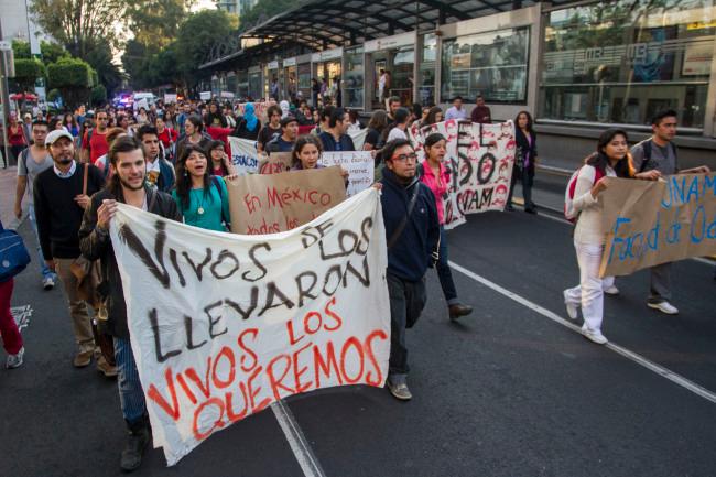 Universitarios llaman a hacer huelga general por caso Ayotzinapa