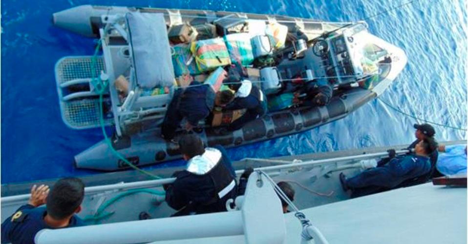 Tráfico de gasolina robada llega al mar; decomisan 4 mil litros en embarcaciones ilegales