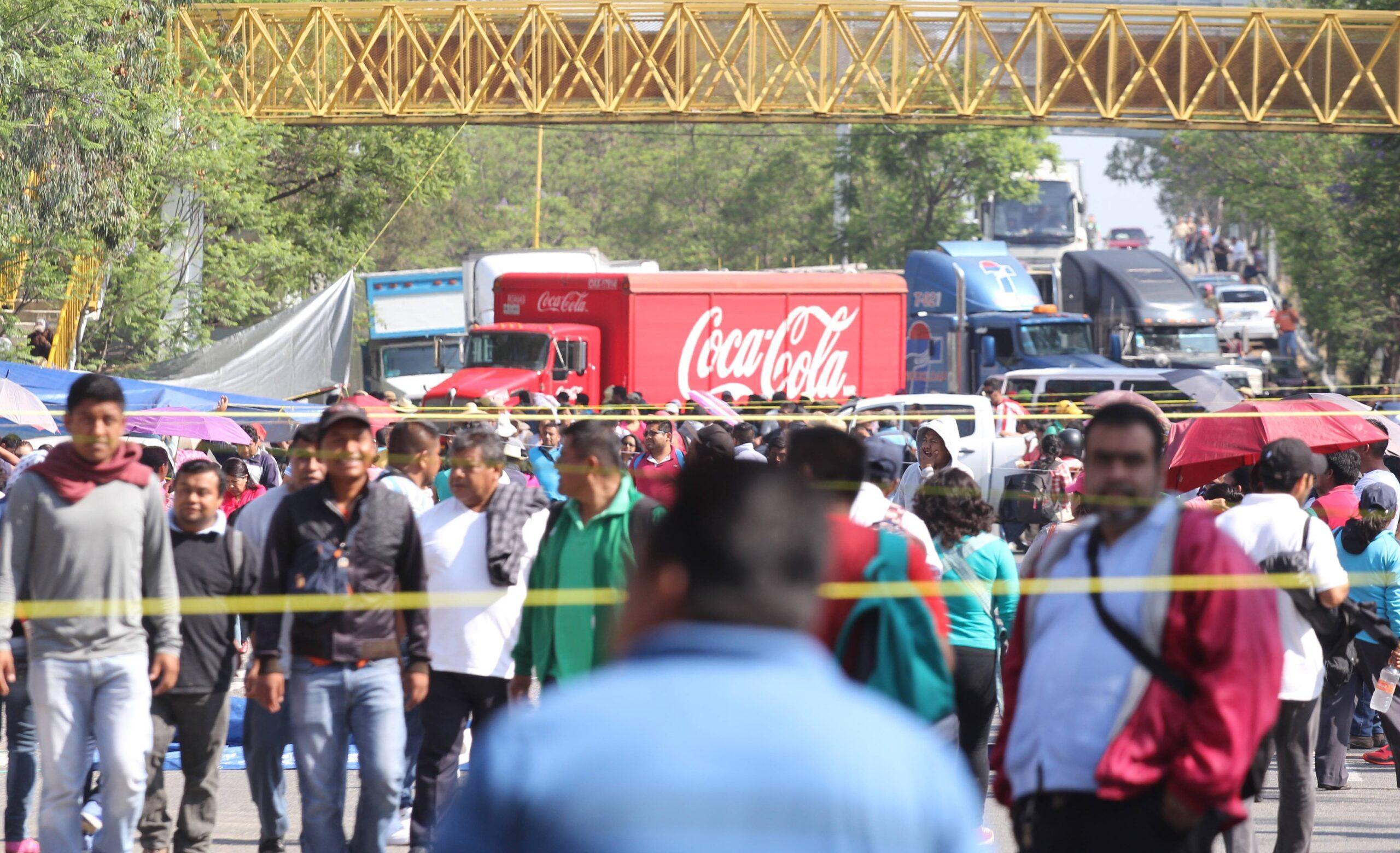 Docentes de la CNTE bloquean carreteras de Chiapas, Guerrero y Oaxaca