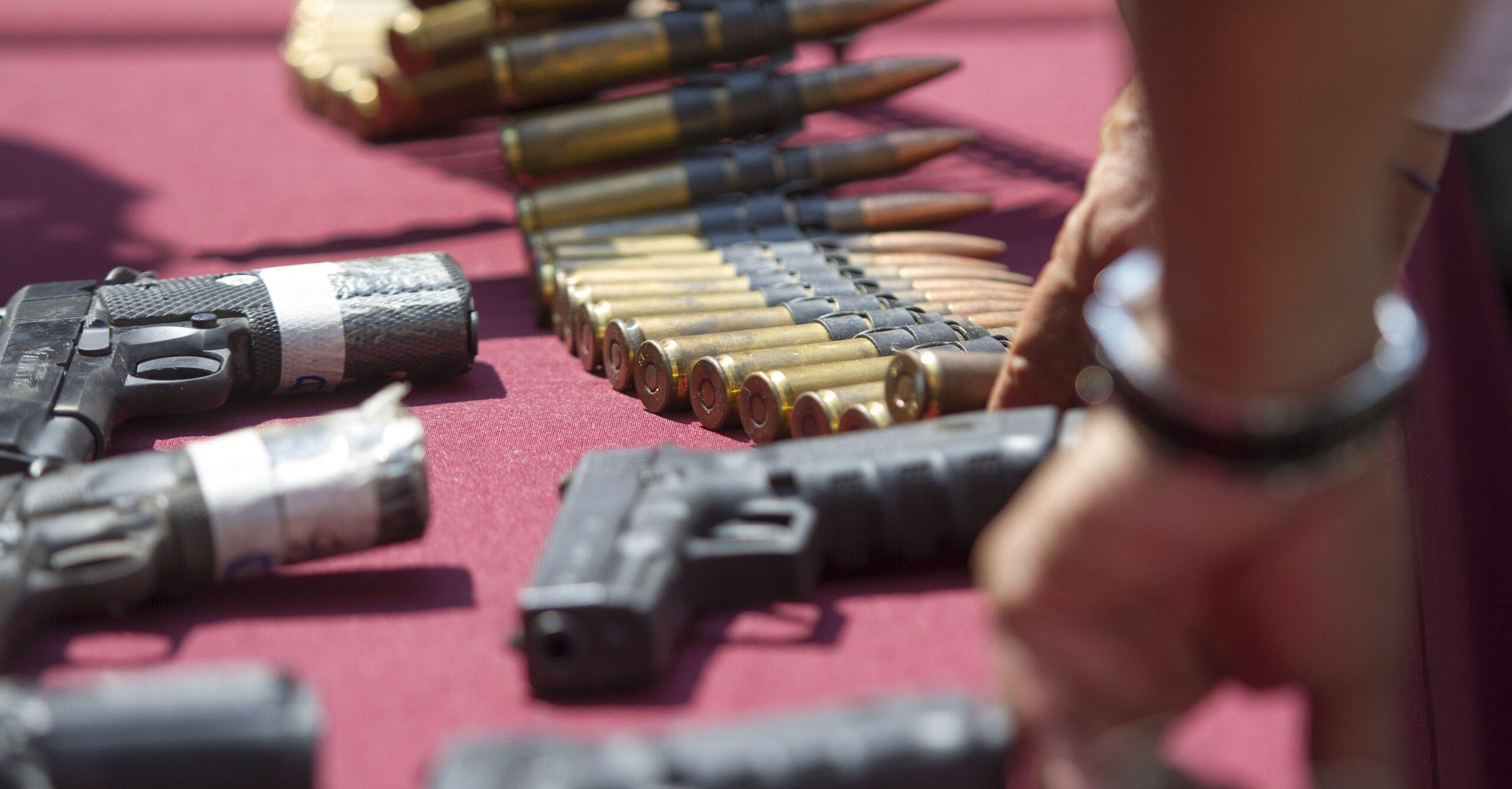 Portación de armas divide a mexicanos: 4 de cada 10 está a favor de tenerlas en su casa o negocio
