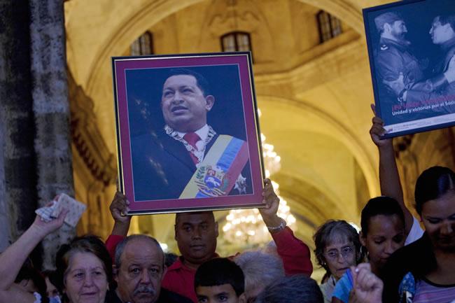 Reporte oficial: Hugo Chávez evoluciona favorablemente