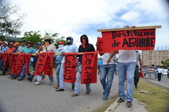 CNTE declara paro indefinido en Guerrero por estudiantes de Ayotzinapa