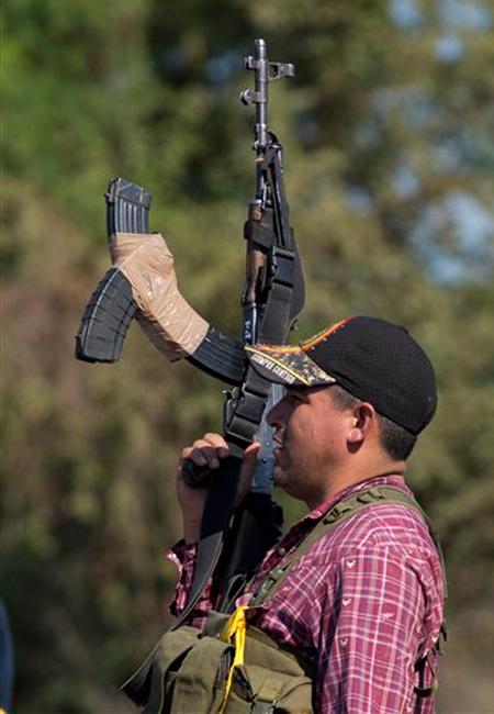 Sólo 2 casos de nexos entre autodefensas y cártel de Jalisco: PGR; comunitarios, lo niegan
