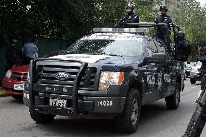 La policía debe ser un verdadero sacerdocio cívico: Calderón