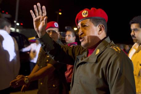 Operan “con éxito” a Hugo Chávez
