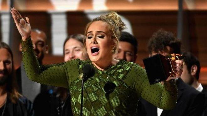 No puedo aceptar este premio: así reconoció Adele a Beyoncé en los Grammy 2017