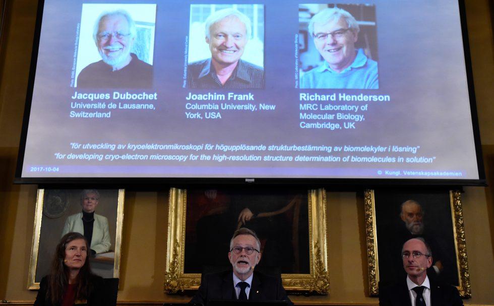 Premio Nobel de Química 2017: tres investigadores ganan por su técnica para observar moléculas