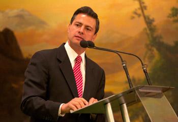 Peña Nieto <i>le entra</i> al Twitter para 2012