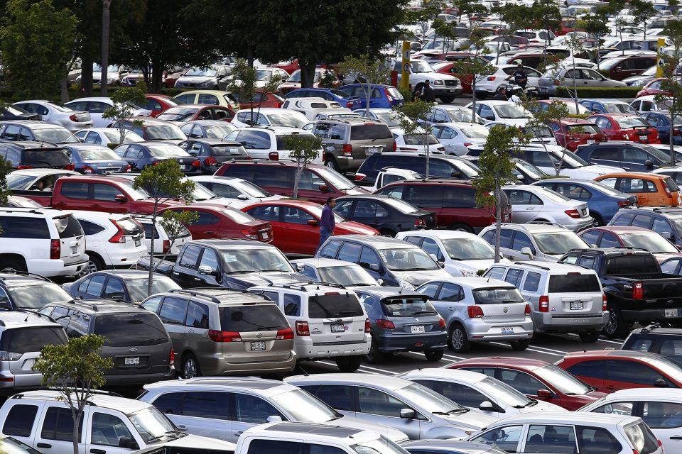 Limitan la cantidad de lugares de estacionamiento para nuevas obras en CDMX