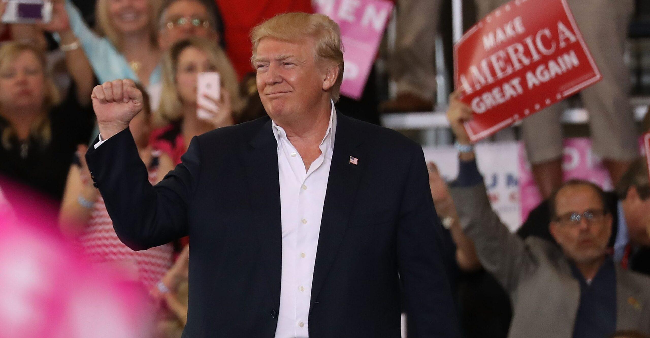 A un mes de gobierno, estas son las promesas cumplidas y pendientes en la agenda de Trump