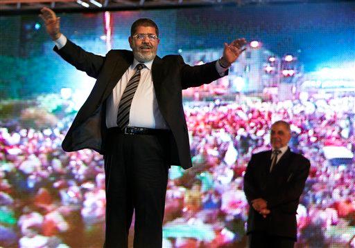 Jura Morsi como el primer presidente civil de Egipto
