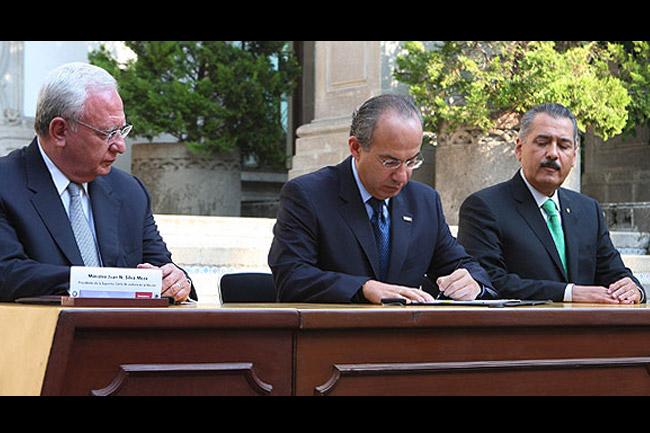 Calderón promulga reforma en materia de derechos humanos