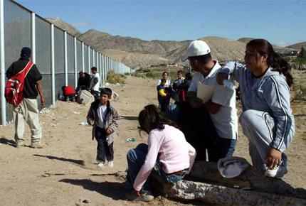 EU endurece medidas contra trabajo de indocumentados: NY Times