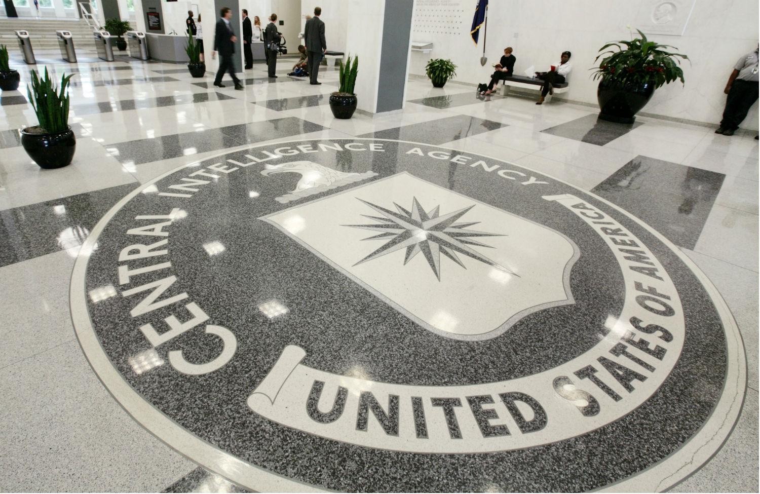 El director de la CIA defiende el trabajo de la agencia tras el 11S