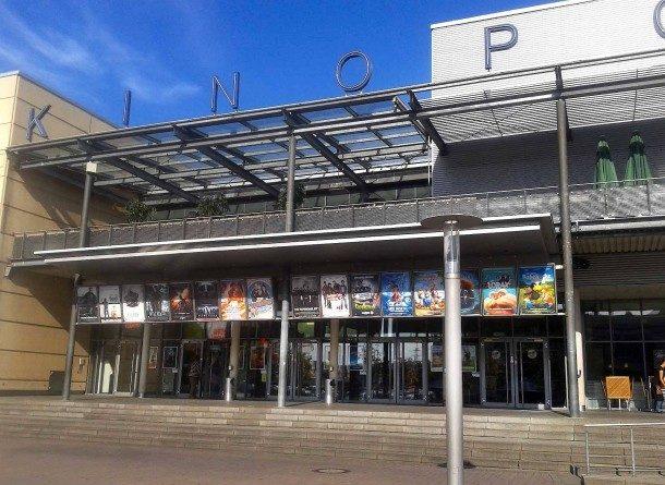 Un hombre ingresa armado a un cine en Alemania, y muere al enfrentarse con la policía