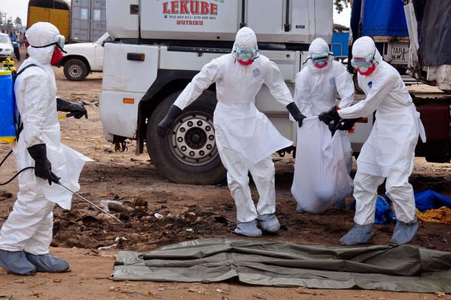 “El mundo está perdiendo batalla contra el ébola”, dice Médicos Sin Fronteras