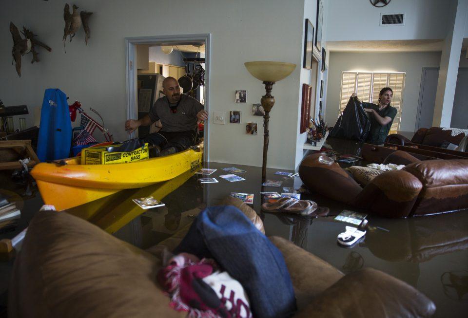 Es devastador no saber si tendremos un hogar al volver: testimonios de damnificados en Houston