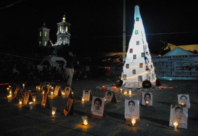 46% de los mexicanos apoya las manifestaciones por Ayotzinapa: Parametría