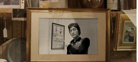 Fans recrean póster que sedujo a Lennon