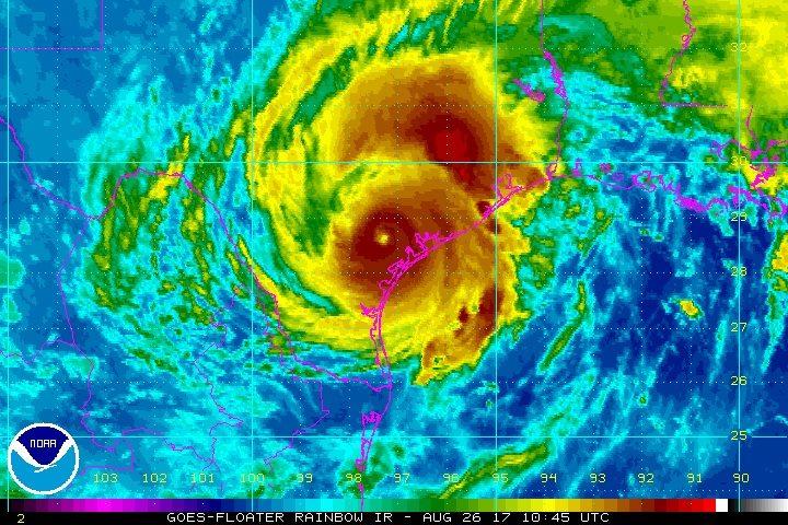 El huracán Harvey se degrada a categoría 1 tras tocar tierra, pero aún es una amenaza