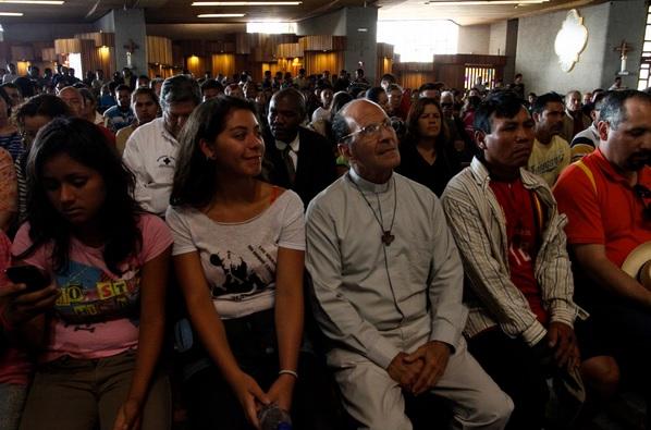 293 migrantes obtienen amparo; podrán transitar libremente por México, informa el padre Solalinde