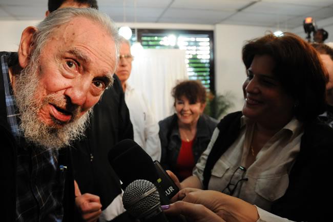 Fidel Castro reaparece en Cuba para votar