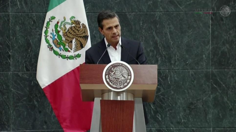 EPN ofrece fortalecer la búsqueda de los normalistas de Ayotzinapa