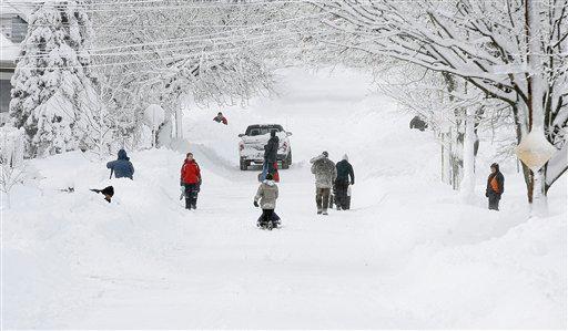 Tormenta gigante de nieve deja sin luz a 650 mil casas en EU