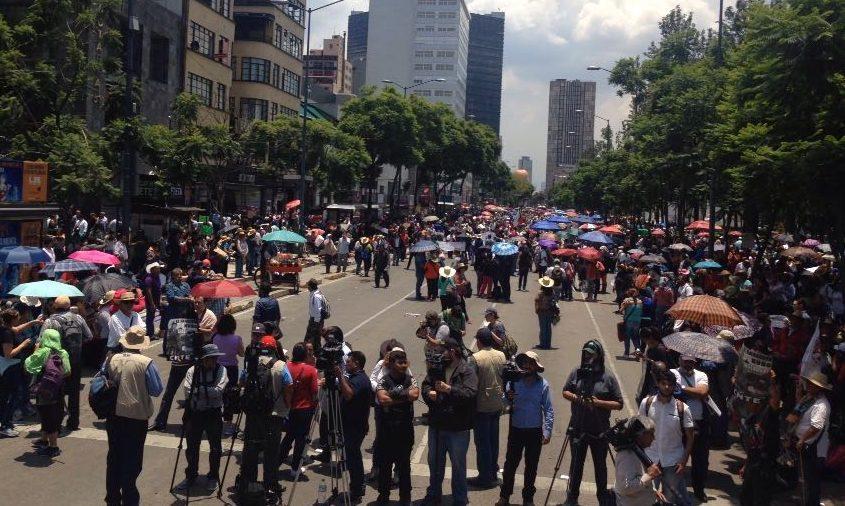 Maestros de la CNTE bloquean 4 centros comerciales: uno en la CDMX y tres en Chiapas