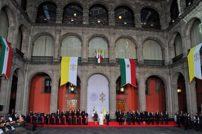 Francisco pide a obispos actuar ante la violencia en México y no escudarse en condenas enérgicas